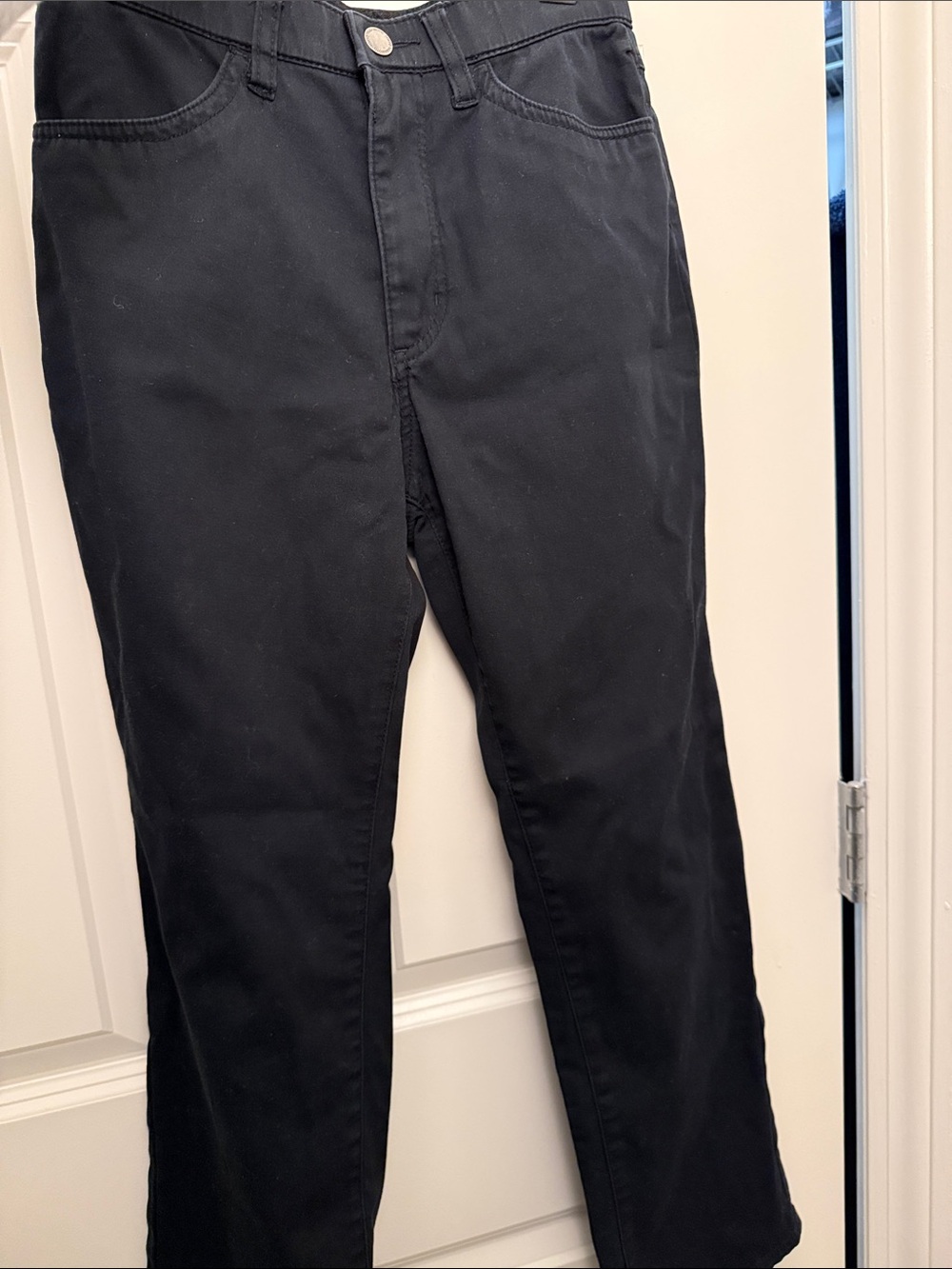 Women’s Black Ankle-Length Jeans – Streamlined Cropped Fit